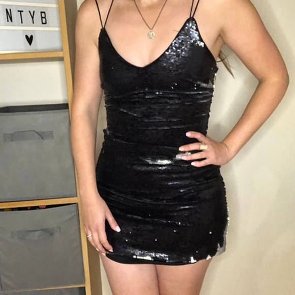 NEW LOOK - Black & Silver Color Change Prom Date Sequined Formal Cocktail Dress - Picture 4 of 8